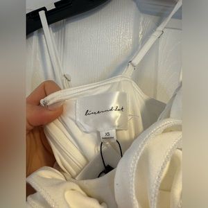 Line and dot white short dress. Great for any bride!! Never worn